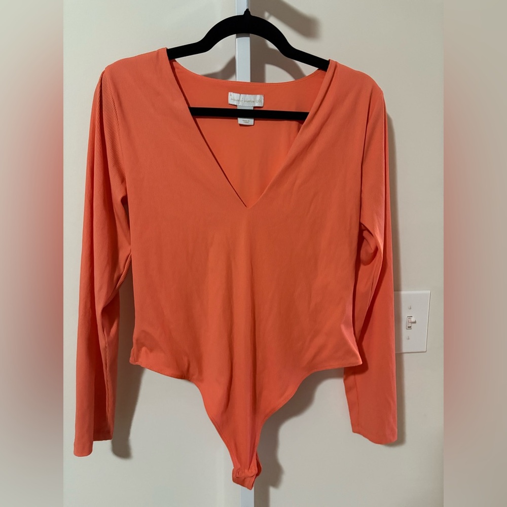 House of Harlow 1960 Coral V-Neck Bodysuit
